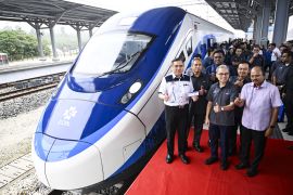 Malaysia rampungkan pemasangan rel ECRL seksi Kota Bharu-Gombak