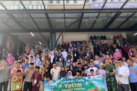 Riza-Debby bersama Baznas ajak puluhan anak yatim belanja kebutuhan lebaran