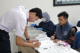 KAI Daop 2-BNN Jabar mengetes narkoba masinis-petugas Posko Lebaran 2026