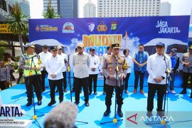 Kapolri pastikan kepolisian terus tangani kasus penyiraman air keras