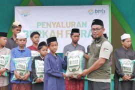 Zakat Fitrah BMH hadirkan kebahagiaan Santri Tahfidz di Banten