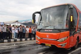 Kapolda bersama Gubernur Kalteng berangkatkan 626 pemudik gratis