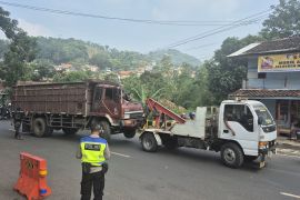 Truk Sapi Rem Blong di Nagreg, 1 Pemudik Tewas!