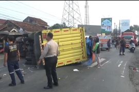 Truk Tabrak Pemudik di Sumedang, 2 Tewas di Lokasi!