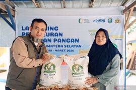 Bulog OKU salurkan bantuan pangan 966 ton beras dan 193 ribu liter minyak goreng