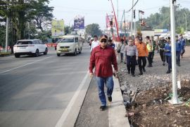 Bupati Garut mengecek titik masalah kemacetan di jalur mudik