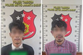 Modus minta sumbangan, dua pencuri ponsel beraksi di Tambora Jakbar