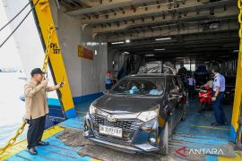 Anggota DPR soroti antrean penyeberangan Ketapang-Gilimanuk