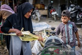 Mengobati luka bencana dengan air tebu