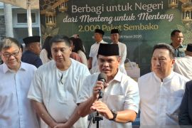 Menteri PKP-KSAL bagikan 2.000 paket sembako ke warga Menteng Jakarta