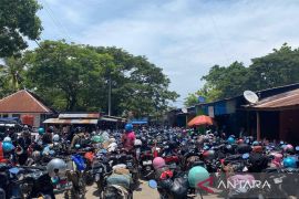 ASDP operasikan layanan penyebrangan di Pelabuhan Torobulu 24 jam akibat lonjakan pemudik