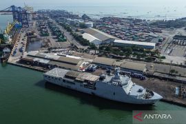 Naik kapal perang untuk mudik, dapat oleh-oleh cerita buat tanah udik