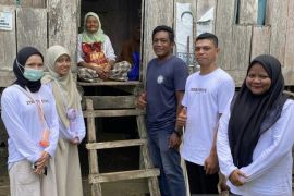 IKA SMA Negeri 1 Lawa 2012 Gelar Bakti Sosial Ramadan