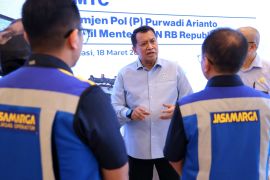 Wamen PANRB cek kesiapan jalan tol tangani lalu lintas saat liburan