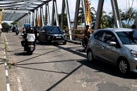 Arus lalu lintas mudik lebaran di Tanah Datar terpantau lancar, bupati ingatkan pengendara hati-hati di jalur rawan