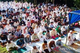 Lebaran lebih cepat, sebagian warga Bima gelar Shalat Id