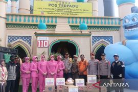 Bhayangkari Bogor suntik semangat petugas Pos Terpadu Gadog