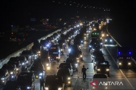 Jumlah kendaraan melintasi gerbang Tol Cikupa