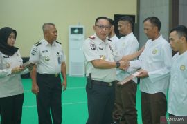 Empat warga binaan Lapas Porong terima remisi Hari Raya Nyepi