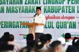 Jelang Idul Fitri, Pejabat Lombok Timur salurkan zakat melalui Baznas