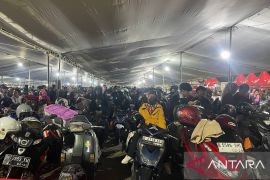 H-2 Lebaran, antrean pemudik motor di Pelabuhan Ciwandan mengular