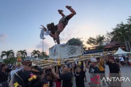 Pawai ogoh-ogoh menyemarakkan perayaan Nyepi di Batam