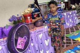 Perabotan serba ungu cara penyintas meriahkan Lebaran di huntara Agam