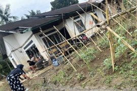 Penyintas bencana Agam pulang untuk bersihkan rumah sambut Lebaran