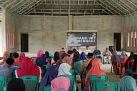 DPR RI salurkan Ratusan bantuan beras dan perlengkapan ibadah di Sultra