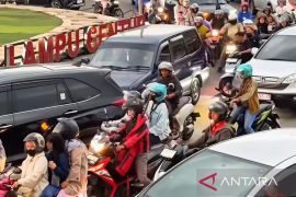 Antrean di titik rawan jalur mudik Cianjur terlihat