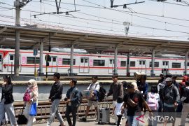 236 ribu orang gunakan KRL Jabodetabek pada H+2 Lebaran