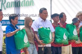 Agrinas salurkan ribuan paket sembako bersubsidi lewat Pasar Rakyat