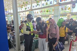 Arus mudik di Stasiun Pasar Senen mulai turun di H-1 Lebaran 2026