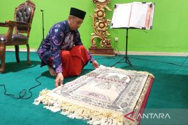 Imam masjid di TTPG rela shalat Idul Fitri tanpa anak dan istri