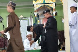 Anak-anak pedesaan masih berburu tanda tangan