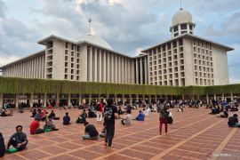 Penghujung Ramadhan, masyarakat tetap antusias buka puasa di Istiqlal
