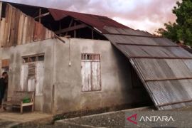 Angin puting beliung rusak dua unit rumah warga di Aceh Barat
