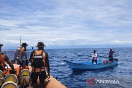 Tim SAR evakuasi nelayan terdampar di perairan Manokwari - Oransbari