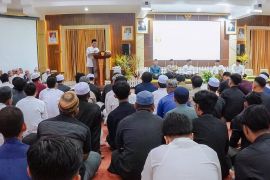 Bupati HSS berpesan para mahasiswa semangat menempuh pendidikan