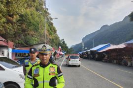 Polisi: Arus mudik Sumbar-Riau ramai lancar H-1 Lebaran