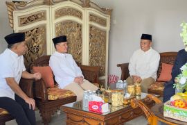 Gubernur soroti kemajuan Kampus-2 UMPR saat kunjungi rektor di momen Idul Fitri