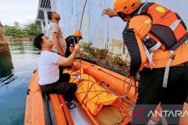 SAR-Polda Maluku evakuasi jasad perempuan dari bawah JMP