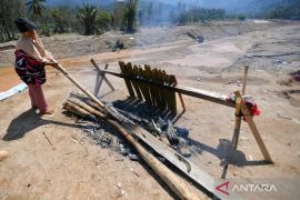 Menjaga wangi Lemang di tengah luka bencana Tukka