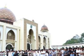 Salat Id di Masjid Manarul 'Ilmi Islamic Center Padang Panjang diikuti antusias oleh masyarakat