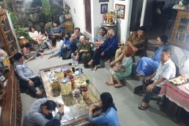 Warga Palembang jaga tradisi umpak-umpakan usai shalat Idul Fitri