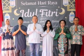 Bupati Gumas silaturahmi lebaran ke sejumlah tokoh muslim