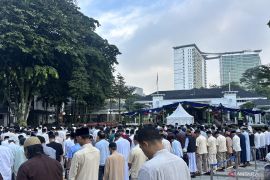 Ribuan Warga Bandung Padati Balai Kota Shalat Idul Fitri 1447 H
