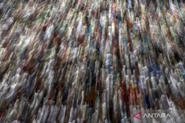 Ribuan Umat Muslim shalat Idul Fitri di Lapangan Vatulemo Palu