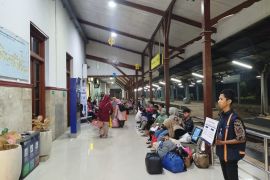 Sebanyak 11.694 penumpang gunakan KA lewati stasiun Daop Jember