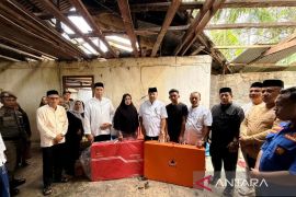 Bupati Nagan Raya salurkan bantuan korban angin kencang di hari raya